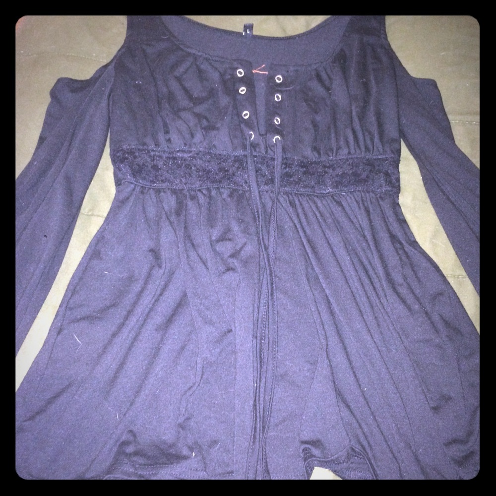 Open shoulder long sleeve shirt